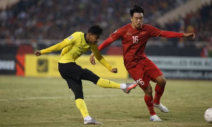 Viet Nam 3-0 Malaysia: Ha dep doi thu, lay lai ngoi dau bang-Hinh-3