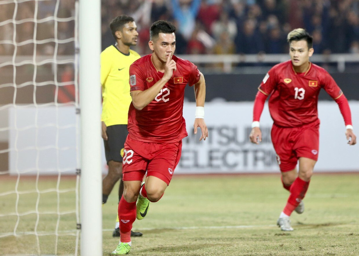 Viet Nam 3-0 Malaysia: Ha dep doi thu, lay lai ngoi dau bang-Hinh-5