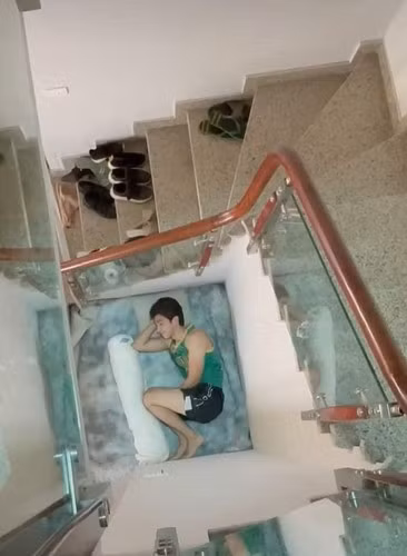 Cãi vợ và cái kết ngủ cầu thang.