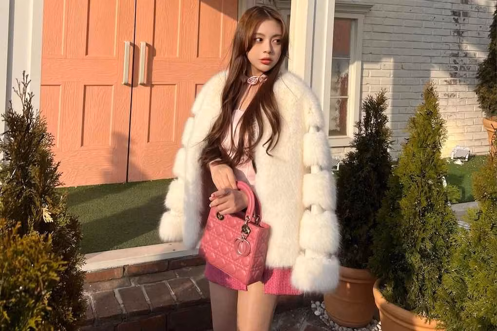 Ít ai biết rằng, hot girl gốc Hàn Quốc từng là nữ chính trong tập 9 "Người ấy là ai 2022". Tuy nhiên, cô không may mắn bỏ lỡ 3 "cực phẩm" độc thân và ra về một mình trong sự tiếc nuối của cộng đồng mạng.