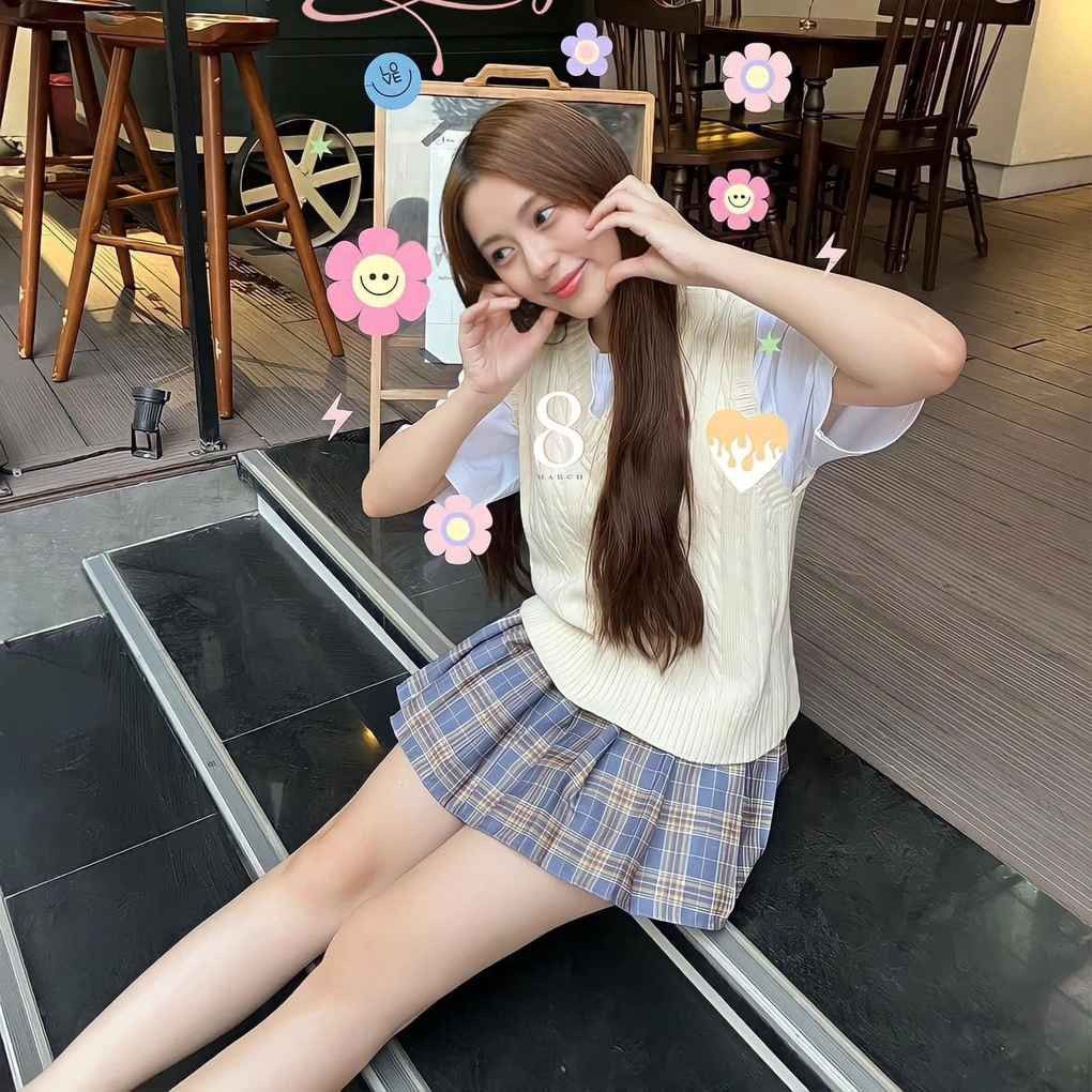 Hiện tại, Young Ju có nhiều thay đổi về ngoại hình và khả năng giao tiếp bằng tiếng Việt. Với giọng hát ngọt ngào và tính cách đáng yêu, hot girl gốc Hàn Quốc nhanh chóng tạo được dấu ấn trong mắt người hâm mộ.