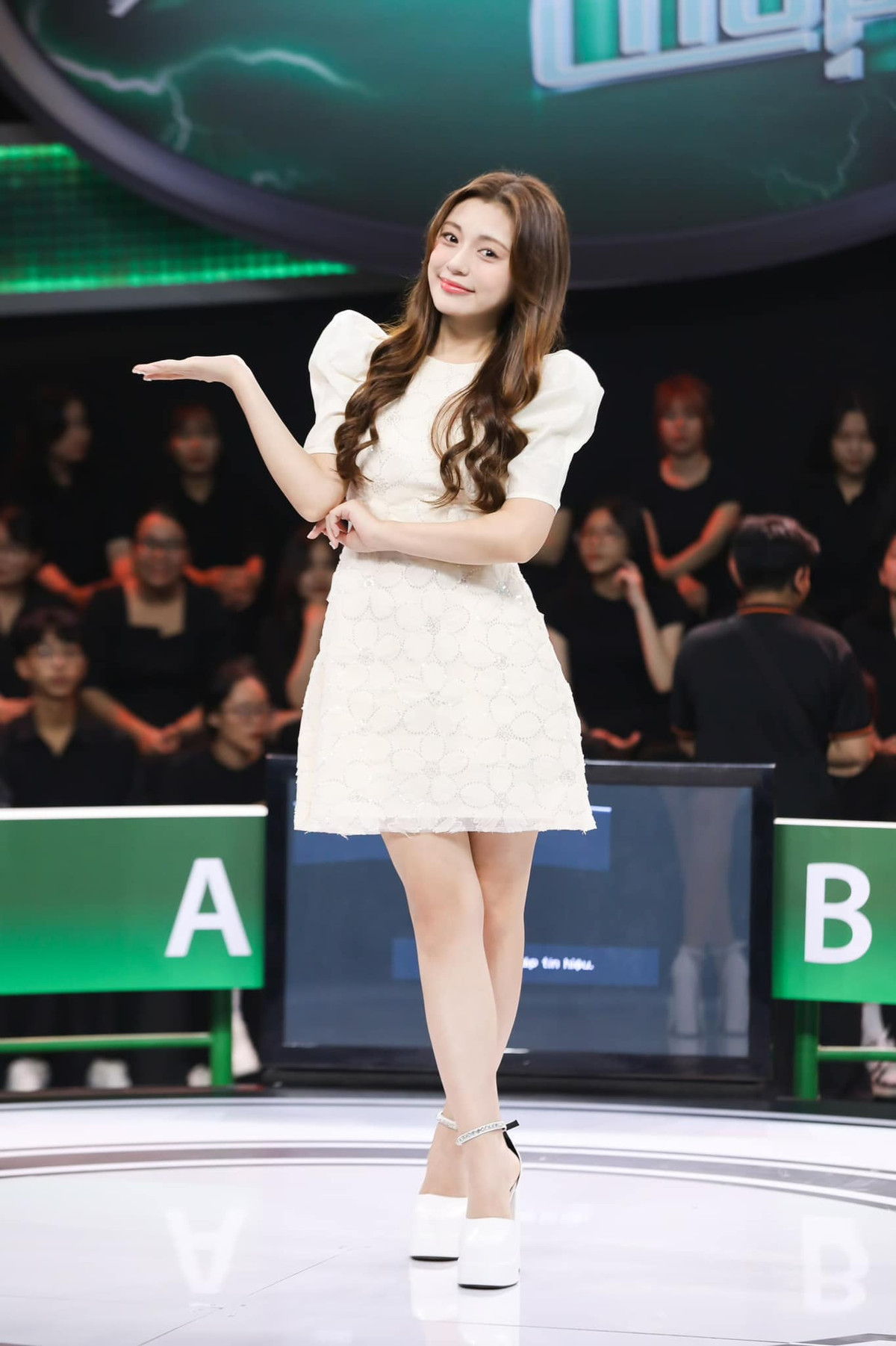 Góp mặt trong chương trình "Nhanh như chớp", Young Ju đã đem đến cho khán giả những khoảnh khắc "dở khóc dở cười" khi thể hiện khả năng giải đố bằng vốn tiếng Việt hạn chế của mình.