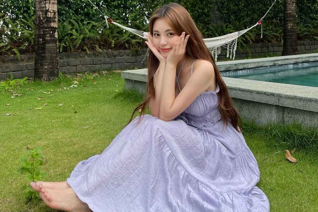 Đằng sau vẻ ngoài dễ thương, trong sáng là Young Ju với vóc dáng thon gọn, quyến rũ.