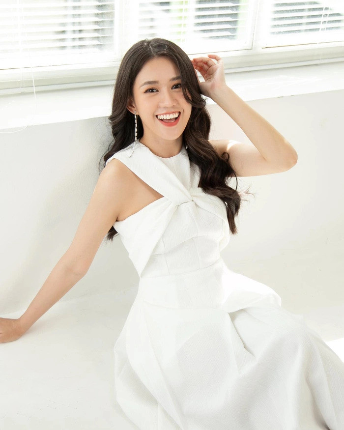 Ngọc Thảo bình thản chia sẻ về việc khoe vết rạn tới khán giả và người hâm mộ: "Điều tự tin nhất trên cơ thể không phải body có số đo chuẩn bao nhiêu, mà là tự tin yêu cả những vết rạn. Cho dù nó không đẹp lắm nhưng mỗi khi nhìn vào mới biết mình đã yêu bản thân nhiều cỡ nào".