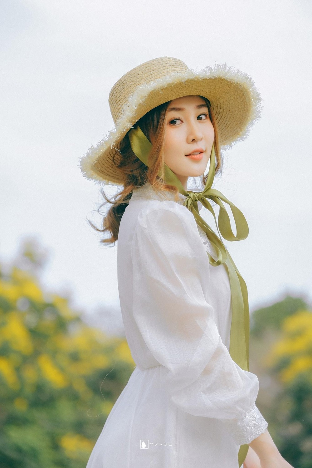 Ngoài việc là thành viên của nhóm hài, hot girl Ribi Sachi còn mở rộng sự nghiệp của mình trên con đường làm người mẫu ảnh và là gương mặt được rất nhiều nhãn hàng thời trang ưa chuộng.