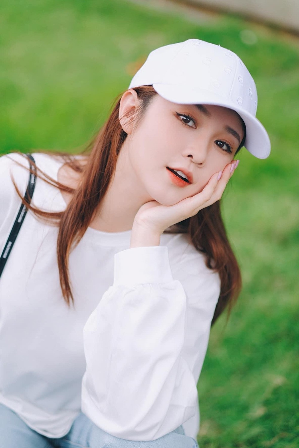 Nổi tiếng khi là thành viên chủ chốt của nhóm hài đình đám FAPtv, hot girl mạng Ribi Sachi được đông đảo giới trẻ biết đến.