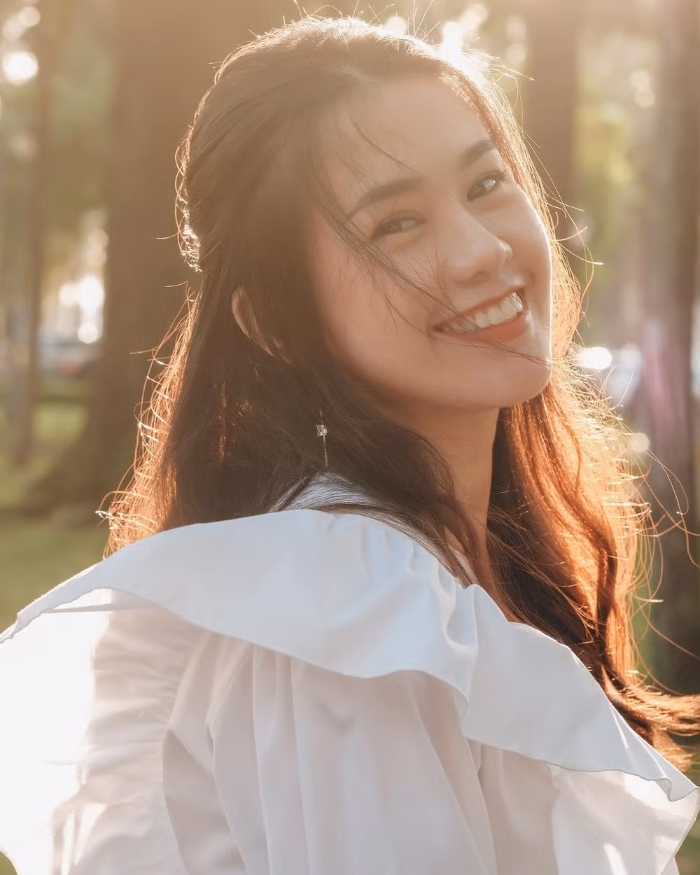 Ngọc Thảo được nhận xét là một trong những hot girl Sài thành đời đầu vô cùng nổi tiếng. Sở hữu nhan sắc xinh đẹp cùng nét duyên dáng trong khả năng diễn xuất với hàng loạt serie hài ngắn đã khiến cô nàng 9x xinh đẹp sở hữu lượng hâm mộ lớn.