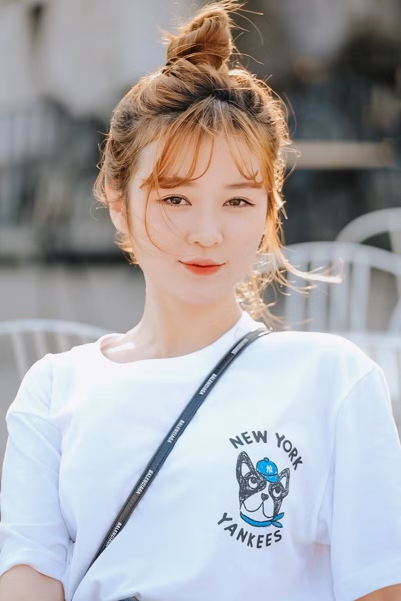 Vì sống kín tiếng nên việc Ribi Sachi tậu xế hộp đắt tiền đã gây xôn xao trên mạng xã hội.