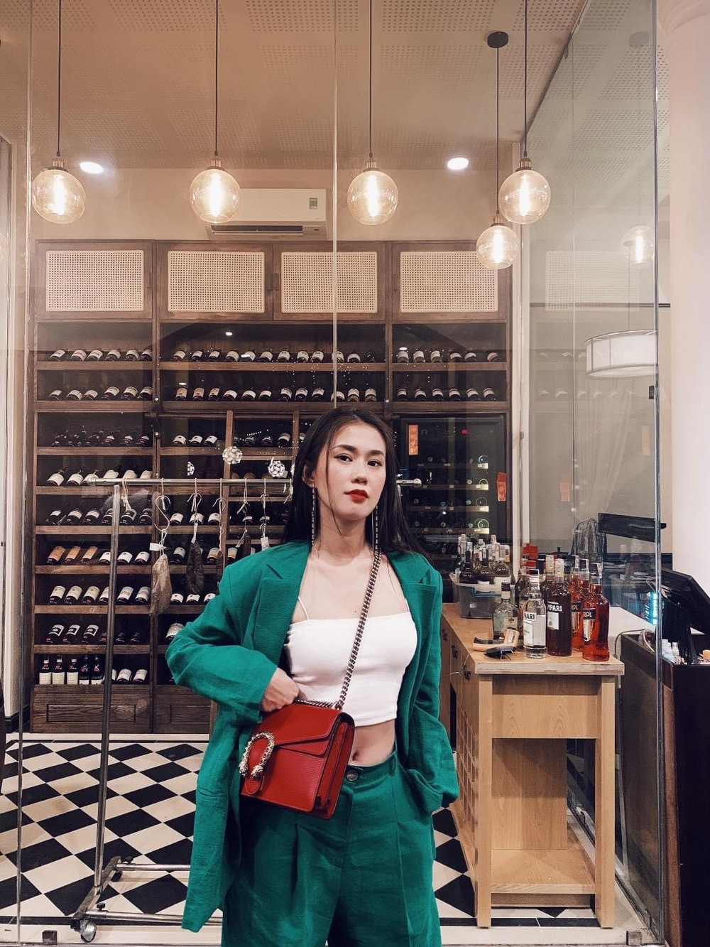 Sau nhiều năm, hot girl Ngọc Thảo đã tự mình sở hữu cơ ngơi đáng ngưỡng mộ. Cô nàng 9x vào năm 2015 đã tự tậu xe hơi riêng bằng tiền thu nhập của bản thân và sau đó sở hữu hẳn 2 căn hộ cao cấp.