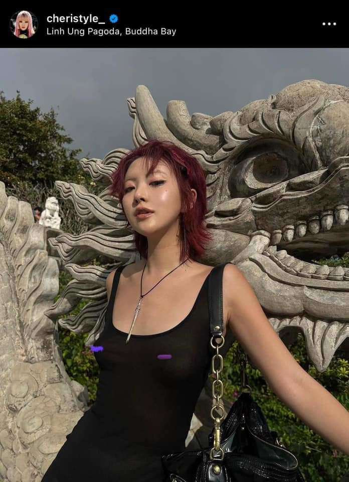 Mới đây, nữ stylist người Hàn (được cho là định hình phong cách của nhóm nhạc Leserafilm) đã gây tranh cãi khi đăng bộ ảnh chụp tại chùa Linh Ứng, Đà Nẵng với trang phục xuyên thấu lộ cả vòng 1.