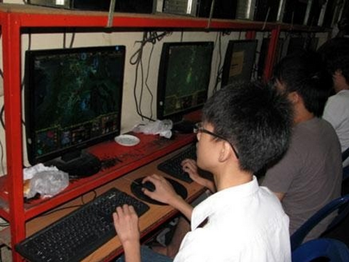 Đối tượng khách hàng tiềm năng của những net cỏ thời điểm đó là các bạn học sinh sinh viên nên chính vì thế mà mô hình này rất dễ tiếp cận đến đối tượng này.