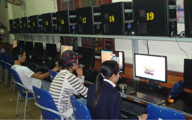 Những tựa game như Half Life, Đế chế, Diablo.... cực hot tại Net cỏ thời đó.