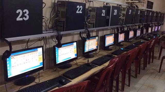 Giờ đây, khi công nghệ ngày càng phát triển, các quán Net cỏ năm nào cũng dẫn biến mất để nhường chỗ lại cho những mô hình tiệm Net xịn xò hơn.