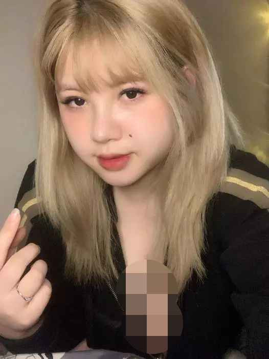 Thu Trang show hình kèm theo caption: "Mình có rất nhiều thứ hay ho nhưng mà chỉ đêm mới up".