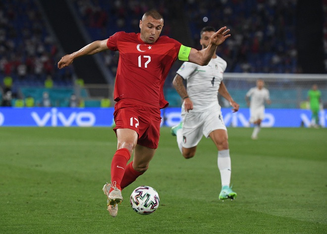 Thể hiện sự áp đảo của mình trong hiệp 1 trận khai mạc VCK EURO 2020, Italia đưa ra 13 pha dứt điểm về khung thành của Thổ Nhĩ Kỳ nhưng rất tiếc không có bàn thắng cho các Azzurri (biệt danh của Italia).