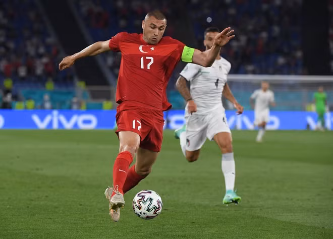 Thể hiện sự áp đảo của mình trong hiệp 1 trận khai mạc VCK EURO 2020, Italia đưa ra 13 pha dứt điểm về khung thành của Thổ Nhĩ Kỳ nhưng rất tiếc không có bàn thắng cho các Azzurri (biệt danh của Italia).