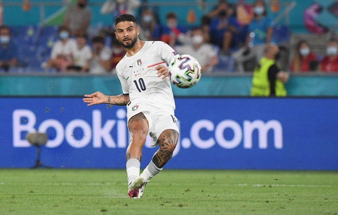 10 phút trước khi trận đấu kết thúc, Insigne ấn định thắng lợi cho Italia bằng pha cứa lòng đẹp mắt xuất phát từ sai lầm của thủ môn Cakir.