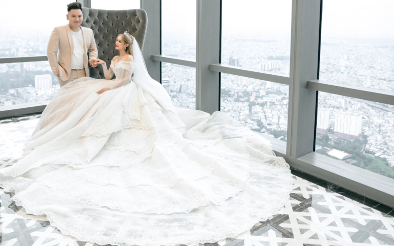 Trong đó, Xemesis còn cho biết thêm, chỉ riêng tổng số tiền phát sinh trong 2 ngày cuối khoảng 220 triệu đồng; tiền đồ uống có cồn khoảng 300-400 triệu đồng; tiền thuê một đơn vị quản lý đám cưới tốn 120 triệu….