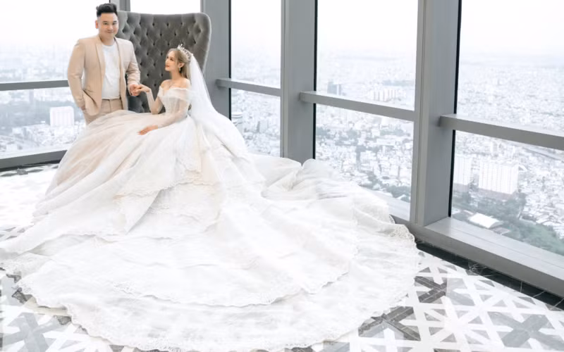 Trong đó, Xemesis còn cho biết thêm, chỉ riêng tổng số tiền phát sinh trong 2 ngày cuối khoảng 220 triệu đồng; tiền đồ uống có cồn khoảng 300-400 triệu đồng; tiền thuê một đơn vị quản lý đám cưới tốn 120 triệu….