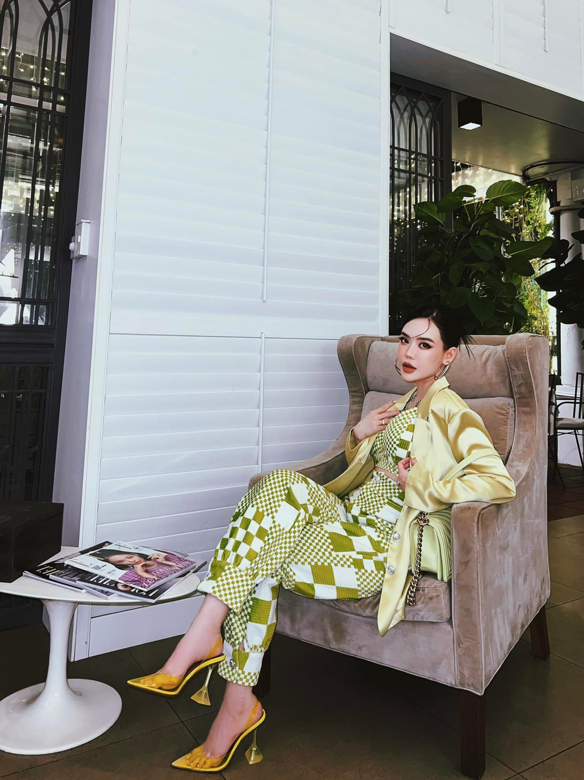 Cụ thể trong màn hỏi đáp với cư dân mạng, bà xã Fabo Nguyễn tiết lộ hình ảnh của mình hồi lớp 12 (khoảng năm 2010).