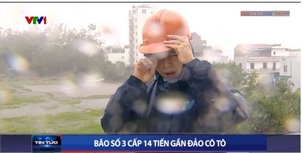 Tùng Thư là một trong các phóng viên VTV được phân công tác nghiệp tại các địa phương được dự đoán là nơi tâm bão đi qua để cập nhật những thông tin nóng nhất về cơn bão số 3 gửi tới quý khán giả.