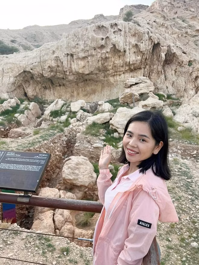 Dù là nữ nhưng Tùng Thư xông pha ở khắp các địa hình xa xôi để mang tới những phóng sự ấn tượng cho khán giả. Cô không ngại đến những điểm nóng, những nơi gặp thiên tai hay sạt lở để đưa tin.