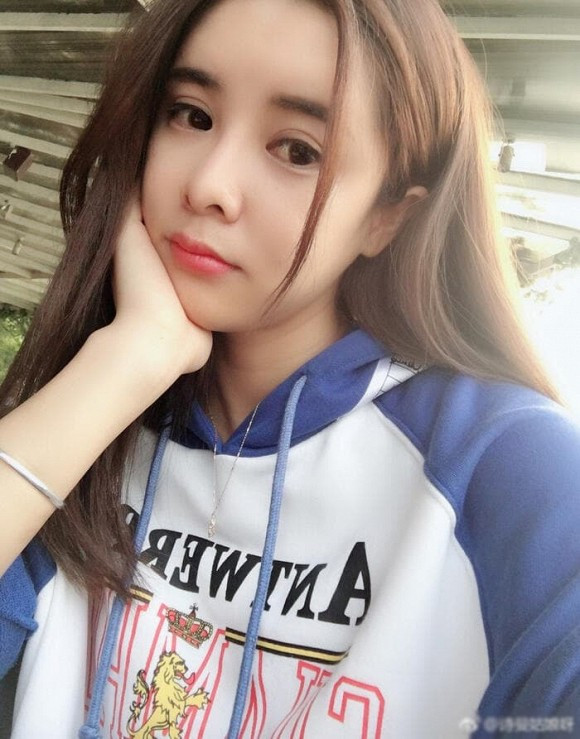 Thi Mạn không update trang cá nhân thường xuyên, cũng không chia sẻ nhiều về tình trạng của bản thân. Dường như cô đã biết trước sẽ có ngày phải rời khỏi sự chú ý của cư dân mạng, vậy nên các thông tin cá nhân đều được cô giữ khá kỹ càng.