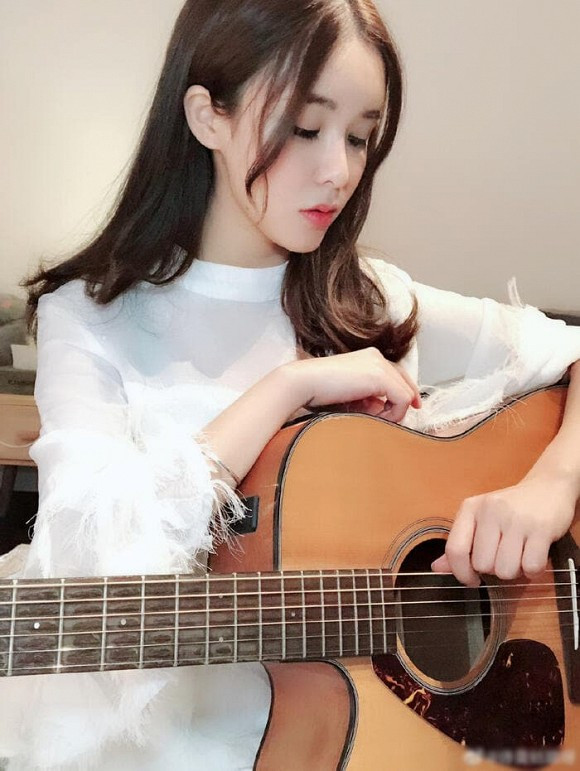 Thậm chí nhiều ý kiến cho rằng, Thi Mạn là diễn viên được Trần Sơn thuê về làm bạn gái giả để "câu like". Nhưng tất cả sự tò mò ấy đã khiến cặp đôi ngày càng nổi tiếng.