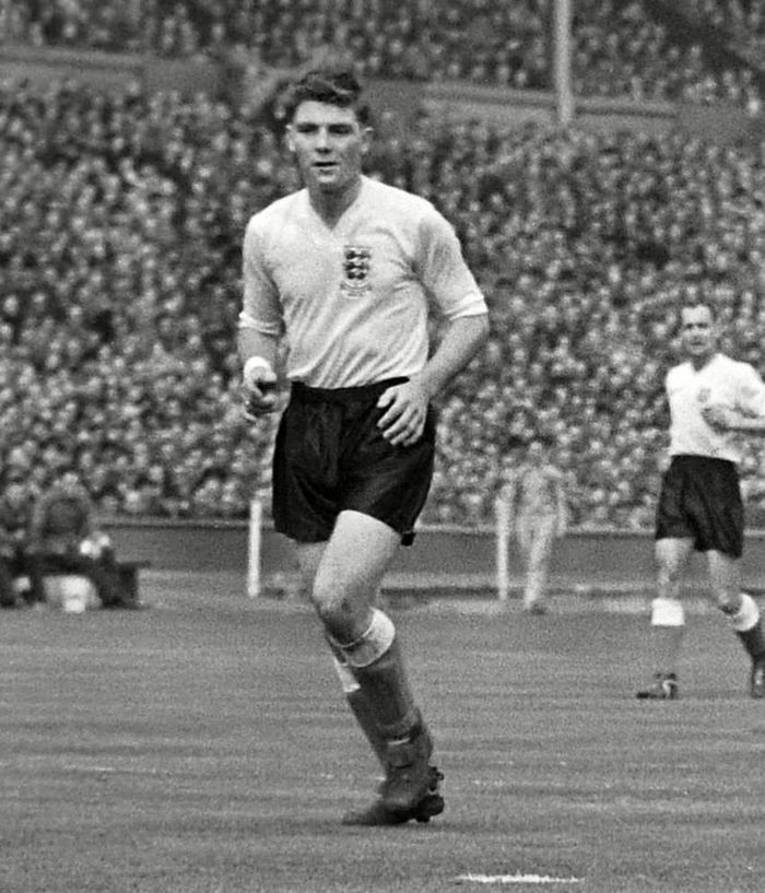 Duncan Edwards từng có hai ngôi vô địch Anh nhưng qua đời ở tuổi 21 trong thảm họa Munich máy bay chở đội rơi. Ông là một tài năng thế giới của thế hệ mình.