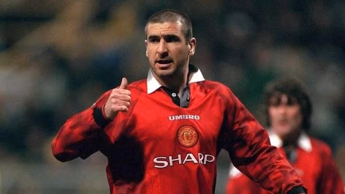 Eric Cantona, một trong những tên tuổi lớn nhất của MU có một tầm ảnh hưởng lớn lên giải ngoại hạng Anh. Song sự nghiệp tuyển Pháp của "King Eric" luôn lận đận và kết thúc cơ hội bằng việc tuyên bố ủng hộ Anh là chủ nhà World Cup chứ không ủng hộ Pháp. Cantona chưa bao giờ được khoác áo Pháp đá VCK World Cup.