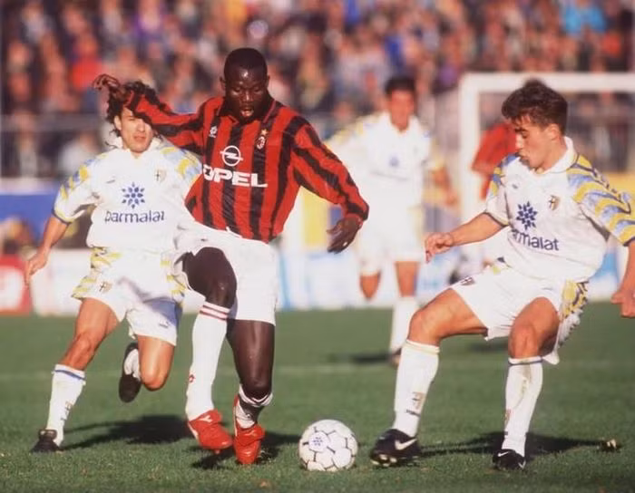 George Weah, cựu Quả bóng vàng châu Âu trong màu áo AC Milan là ngôi sao sinh nhầm thế hệ vì bóng đá Liberia quá yếu. Tuy nhiên đây là một tài năng bóng đá xuất chúng, một chính trị gia giỏi vì hiện nay Weah là Tổng thống của Liberia.