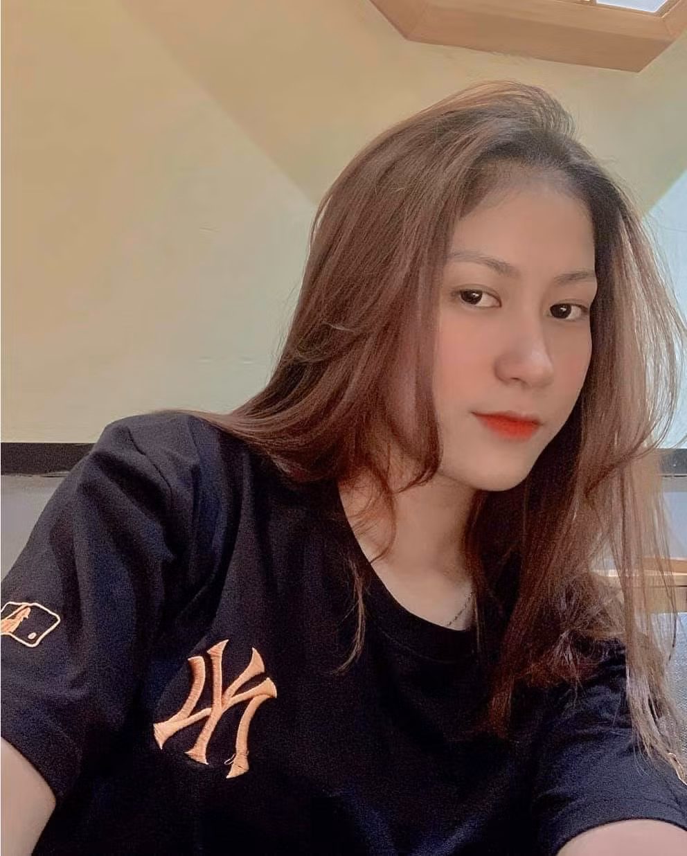 Chỉ sau hai năm luyện tập chăm chỉ, Kiều Trinh thành công có suất đá chính cho CLB và cùng với Bộ tư lệnh Thông tin FLC chinh chiến khắp các giải.