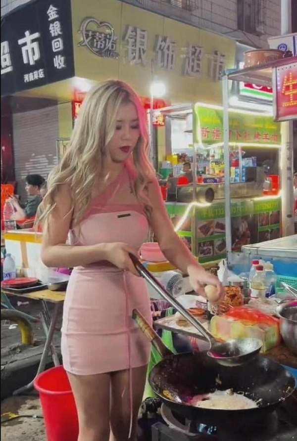 Cô khẳng định, trong bất cứ trường hợp nào cũng cần chỉnh chu, phụ nữ luôn phải đẹp.