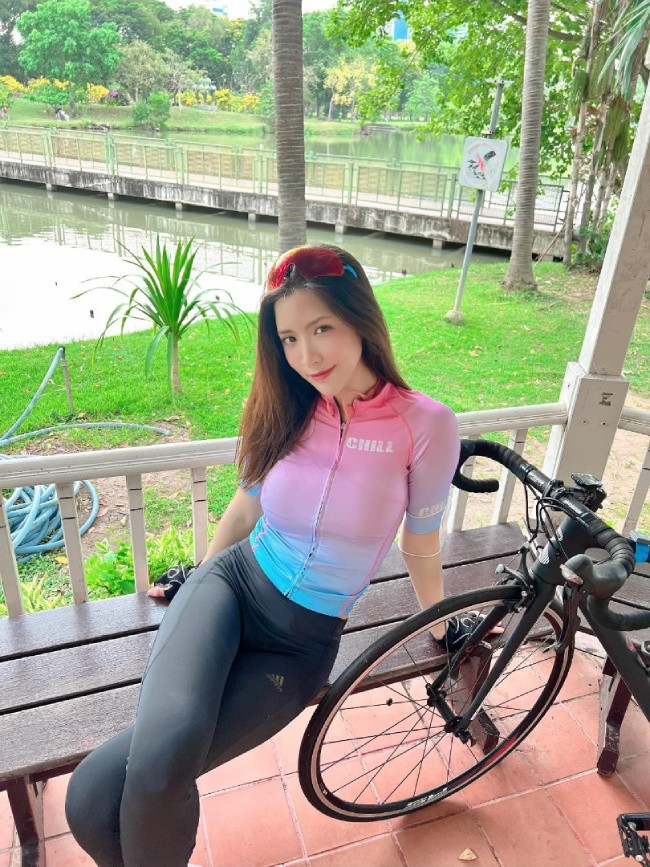 Jarinporn có bằng tốt nghiệp của trường dạy nấu ăn nổi tiếng Le Cordon Bleu.