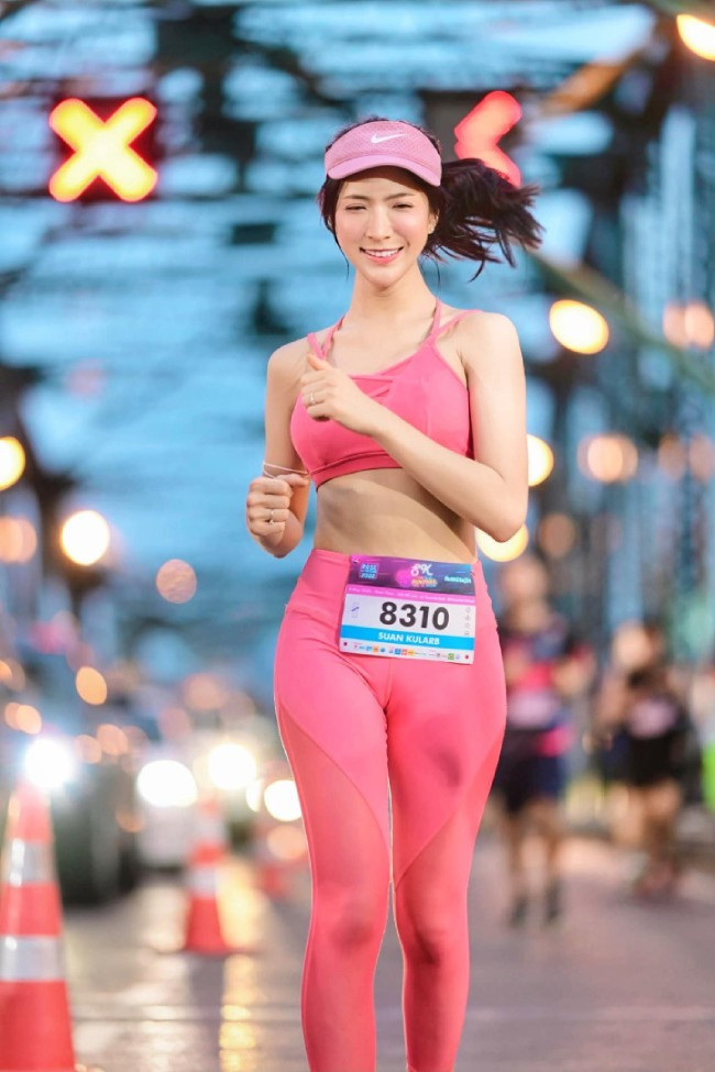 Tham dự sự kiện chạy đầu tiên tại Pink Blue Run 2022, Jarinporn hoàn thành tương đối xuất sắc cự ly 10 km.