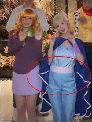 Cụ thể, trong một video đu trend bài hát APT, Hàn Hằng đã diện một bộ quần áo liền thân.