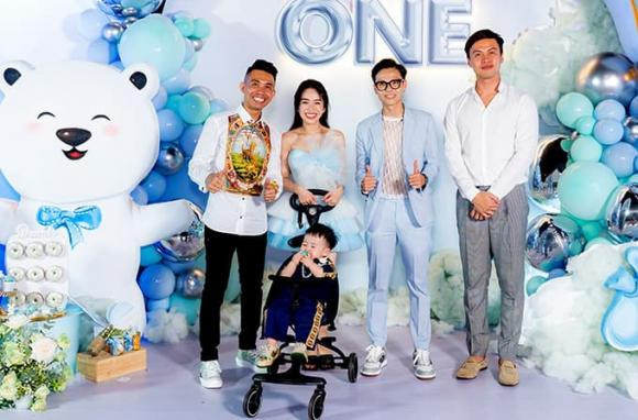 Những khoảnh khắc đời thường đáng yêu của con trai được Joyce Phạm chia sẻ trên trang cá nhân.