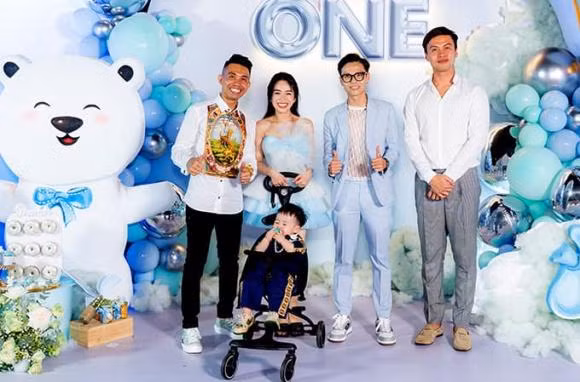 Những khoảnh khắc đời thường đáng yêu của con trai được Joyce Phạm chia sẻ trên trang cá nhân.