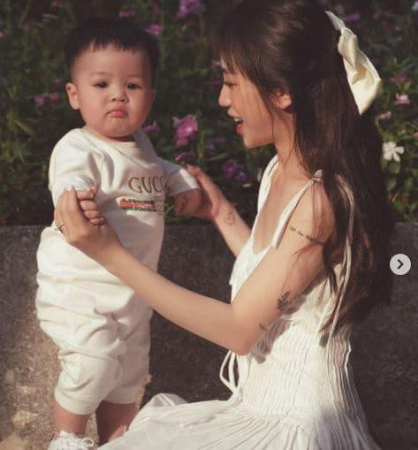 Năm 2019, con gái đại gia Minh Nhựa - Joyce Phạm kết hôn với chồng thiếu gia Tâm Nguyễn. Không lâu sau, cặp đôi đón thiên thần nhỏ đầu lòng là bé Jayden Nguyễn Phạm (ở nhà gọi là Tít).