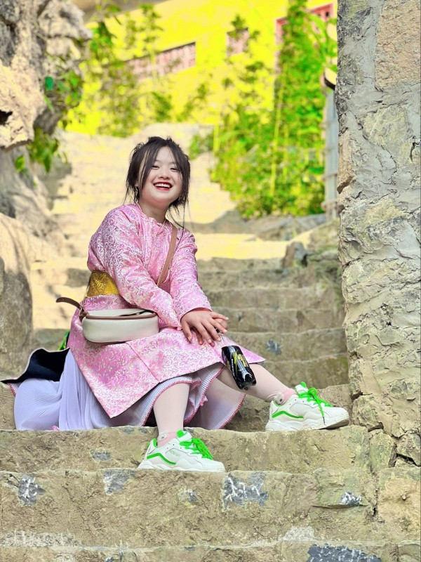 Ngay sau khi đoạn clip được đăng tải, Mua Thị Dua đã nhận được nhiều lời khen từ dân tình.