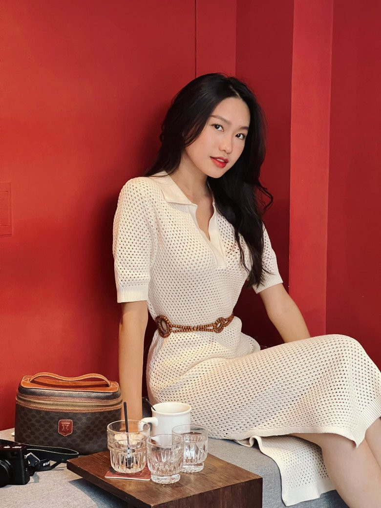 Trend túi hộp đã "làm mưa làm gió" giới sành mặc nhiều năm gần đây. Doãn Hải My cũng chứng tỏ mình là người xu hướng khi sở hữu rất nhiều thiết kế như vậy.