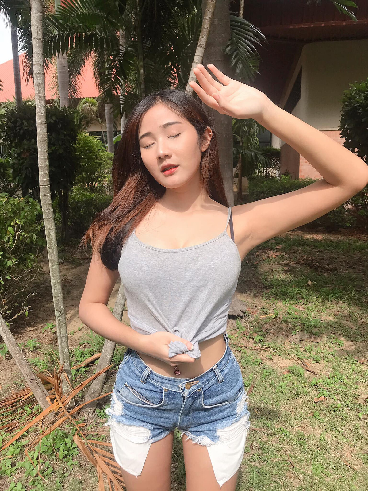 Không thể phủ nhận rằng hot girl Toolly Nuttanan sở hữu nhan sắc và dáng vóc đáng ngưỡng mộ, mơ ước.