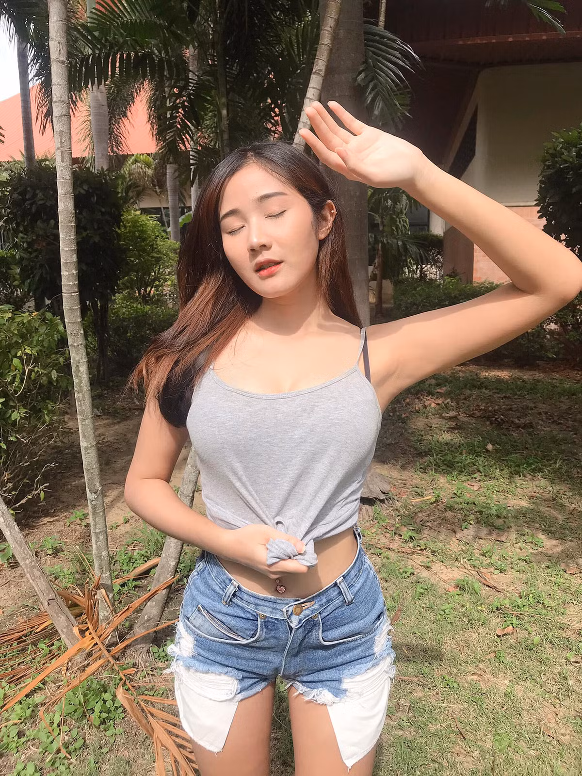 Không thể phủ nhận rằng hot girl Toolly Nuttanan sở hữu nhan sắc và dáng vóc đáng ngưỡng mộ, mơ ước.