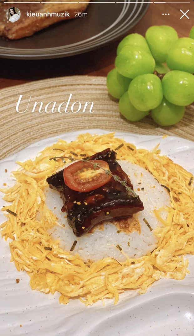 Nhà ca nương Kiều Anh thì thưởng thức món Nhật biến tấu.