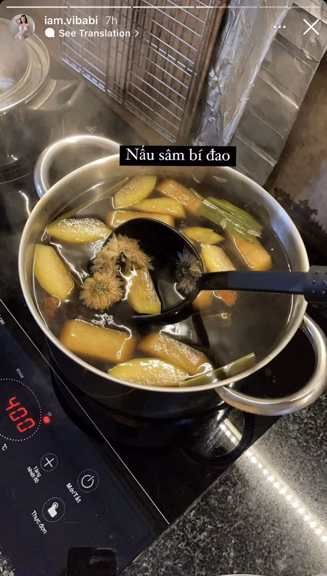 Thời tiết nóng nực được làm cốc sâm bí đao do Thúy Vi nấu hẳn sẽ sảng khoái lắm.