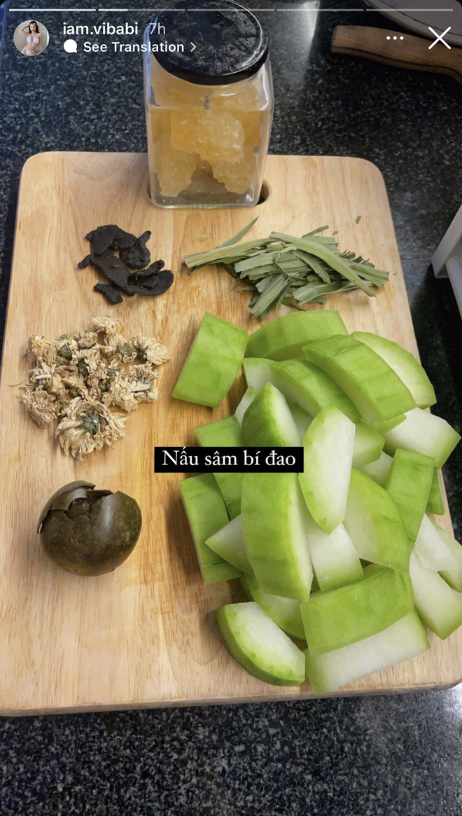 Nấu đồ ăn nhiều cũng chán, Thúy Vi đổi sang hệ nấu đồ uống.