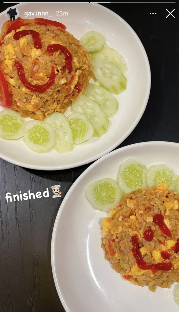 Mới đây trên trang cá nhân, Gavin dường như cũng đã làm hòa với bạn gái Bâu thành công bằng cách vào bếp nấu món cơm rang nhìn "đẹp xỉu".