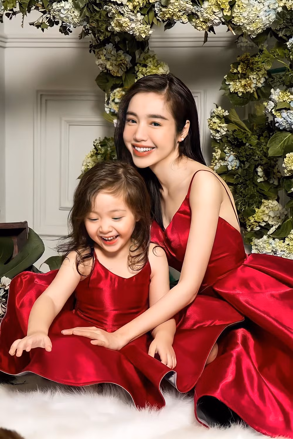 Elly Tran dua con gai di lam dep thay doi nho cung dang yeu