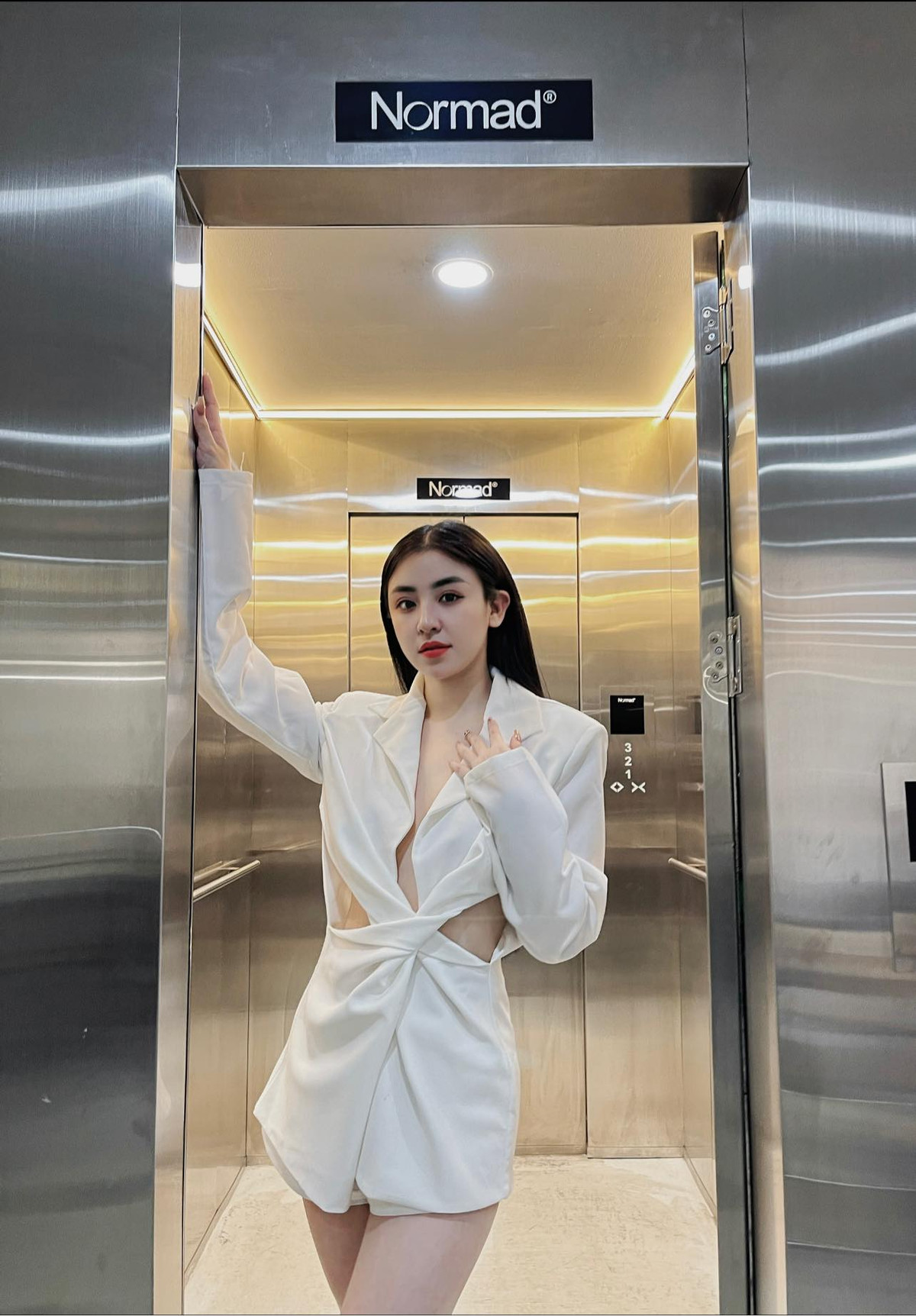 Trên trang cá nhân, Bảo Chi chủ yếu đăng tải dòng trạng thái về công việc hay tự nhủ bản thân phải thật cố gắng để trở nên hoàn hảo hơn nữa.