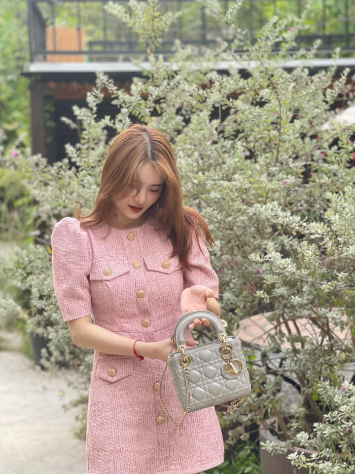 Bởi vậy, rất nhiều người cho rằng hội gái đẹp đến sân golf là để "săn" đại gia chứ đam mê gì tầm này.